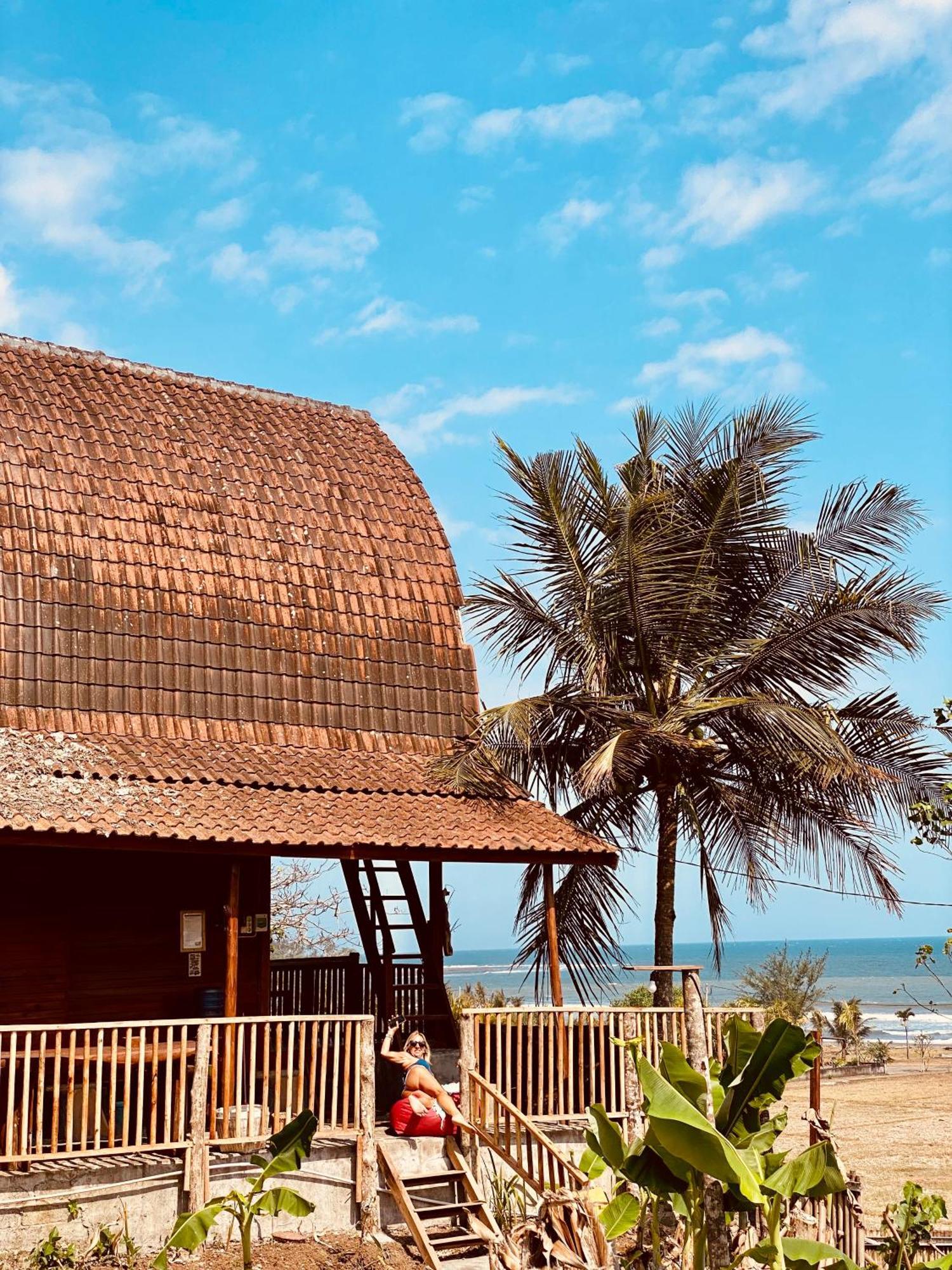 Dikaloha Surfschool And Stay Airsatang Exterior photo